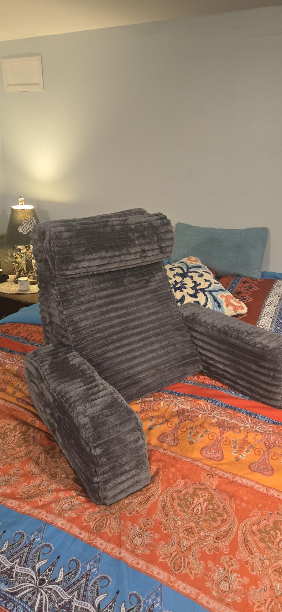 Hammora Cloud XL Reading Pillow in a real home
